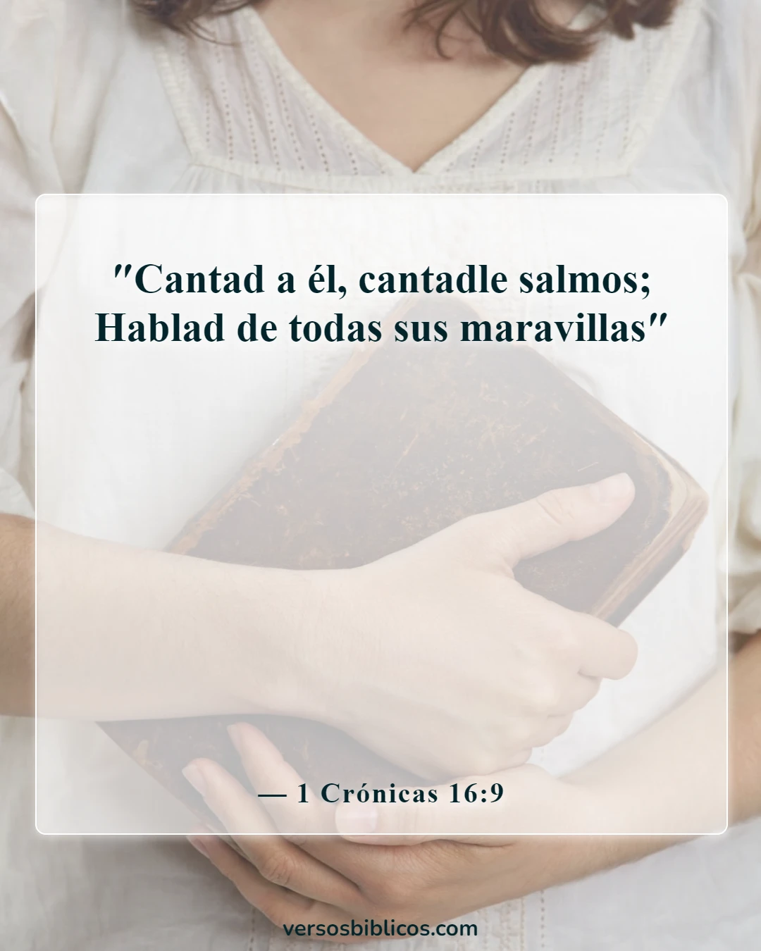 Versículos de la Biblia sobre familias que adoran juntas (1 Crónicas 16:9)