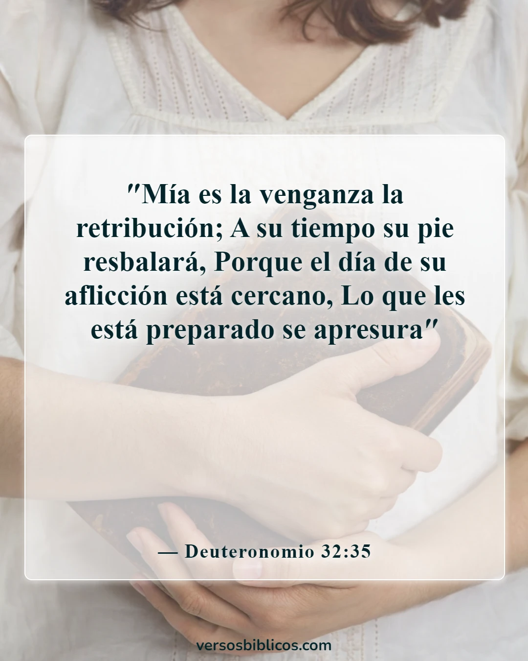 Versículos de la Biblia sobre el karma (Deuteronomio 32:35)