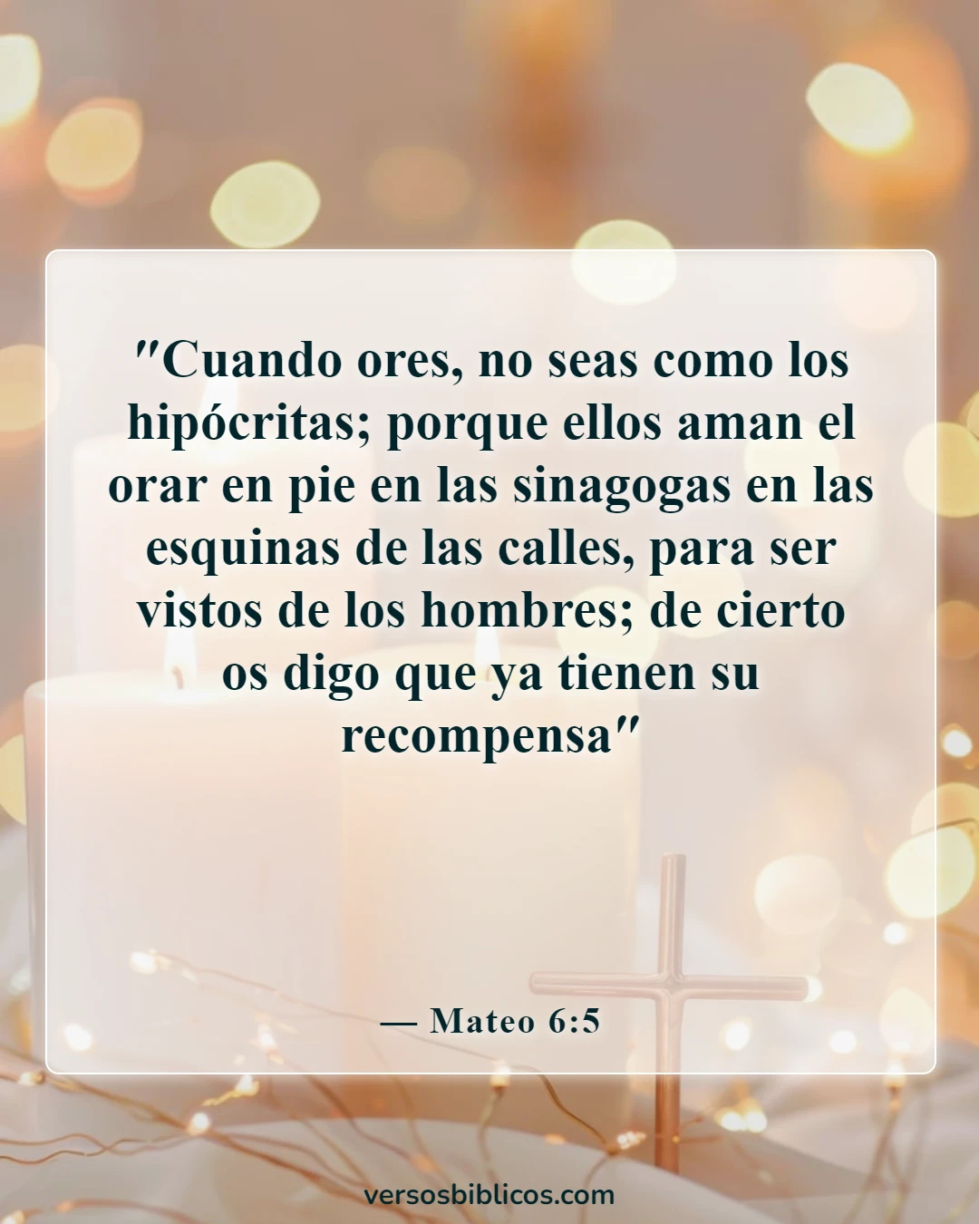 Versículos de la Biblia sobre orar con motivo equivocado (Mateo 6:5)
